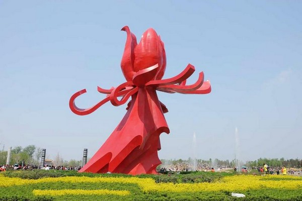 菏泽牡丹园雕塑图片